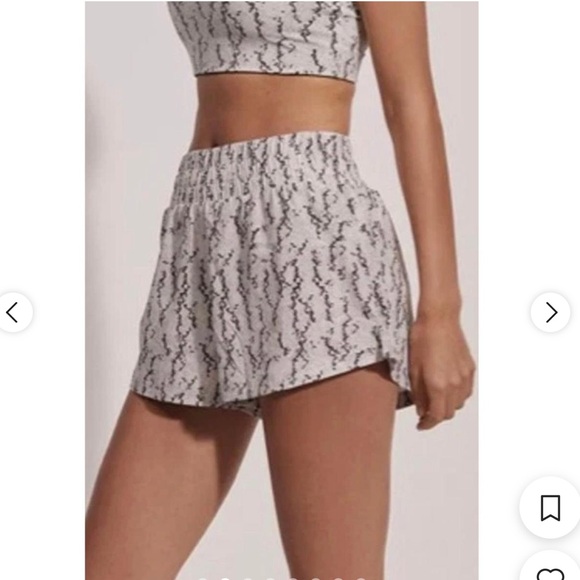 Varley Pants - Varley Kallin Running Shorts Snake Print Size S